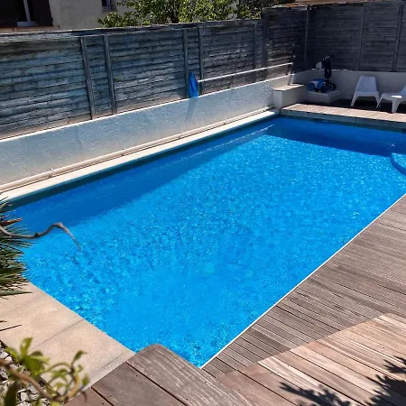 2 Pieces Rez-De-Jardin Dans Maison Avec Piscine Villeneuve-Loubet Exterior photo