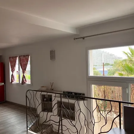 2 Pieces Rez-De-Jardin Dans Maison Avec Piscine Villeneuve-Loubet Exterior photo