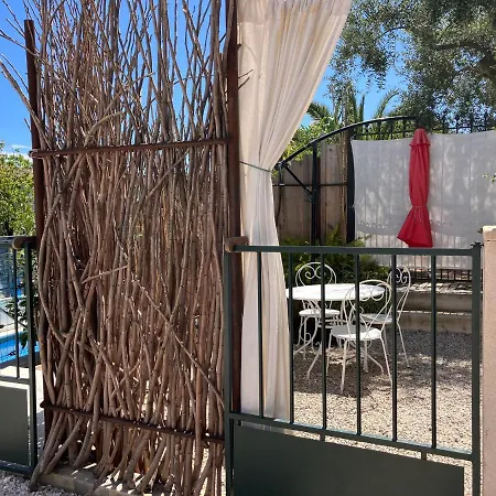 2 Pieces Rez-De-Jardin Dans Maison Avec Piscine Villeneuve-Loubet Exterior photo