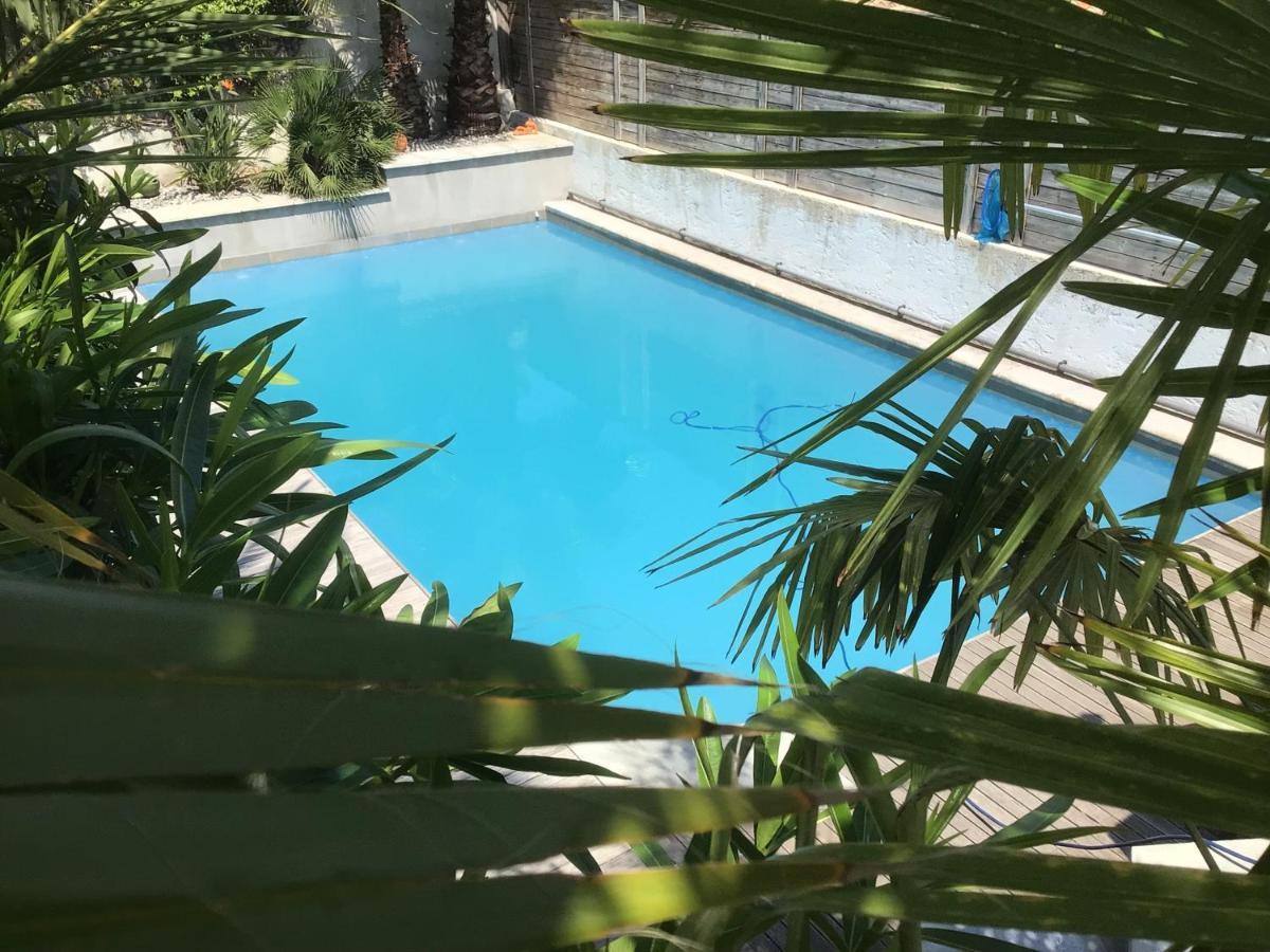 Apartment 2 Pieces Rez-de-jardin Dans Maison Avec Piscine