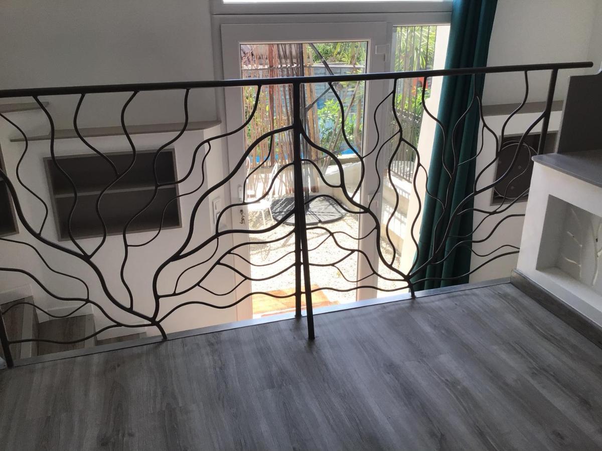 2 Pièces Rez-de-jardin Dans Maison Avec Piscine Appartement