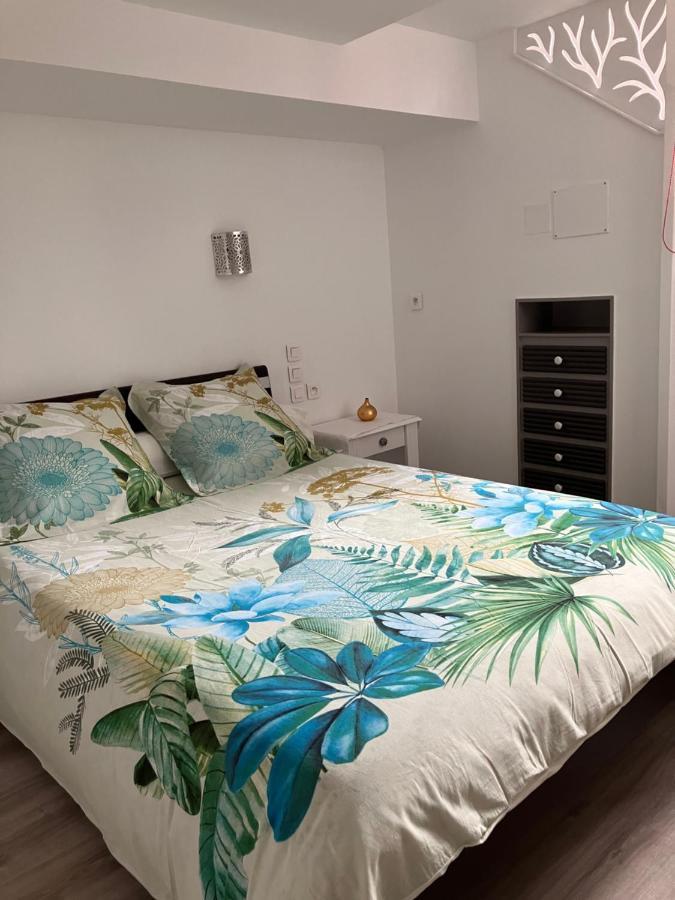 2 Pieces Rez-de-jardin Dans Maison Avec Piscine Apartment *