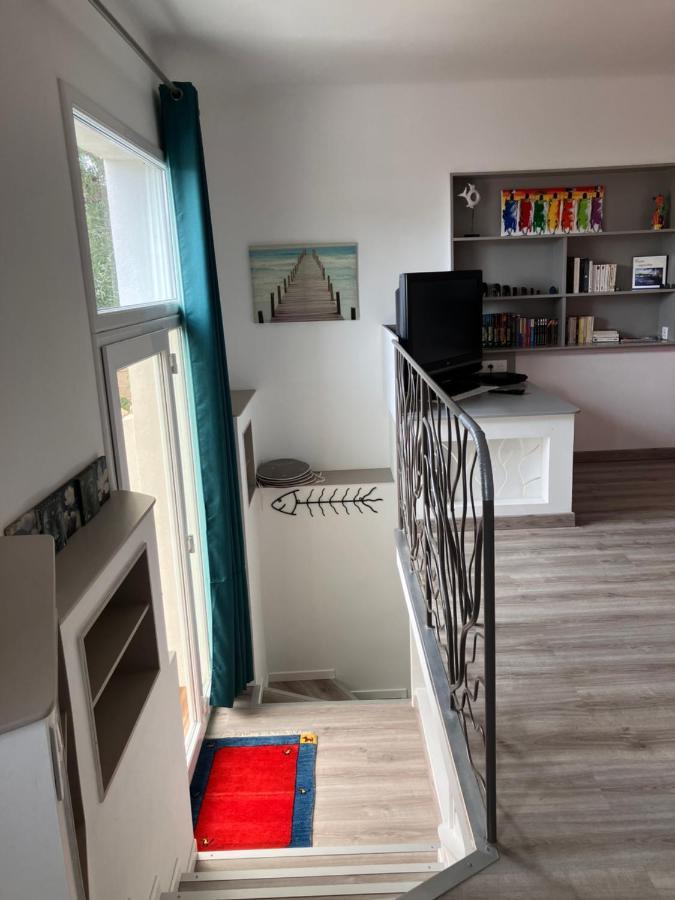 2 Pieces Rez-de-jardin Dans Maison Avec Piscine