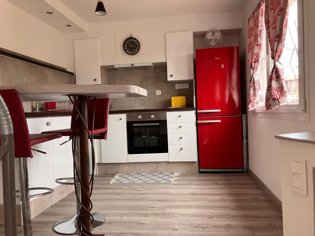 2 Pièces Rez-de-jardin Dans Maison Avec Piscine Appartement *