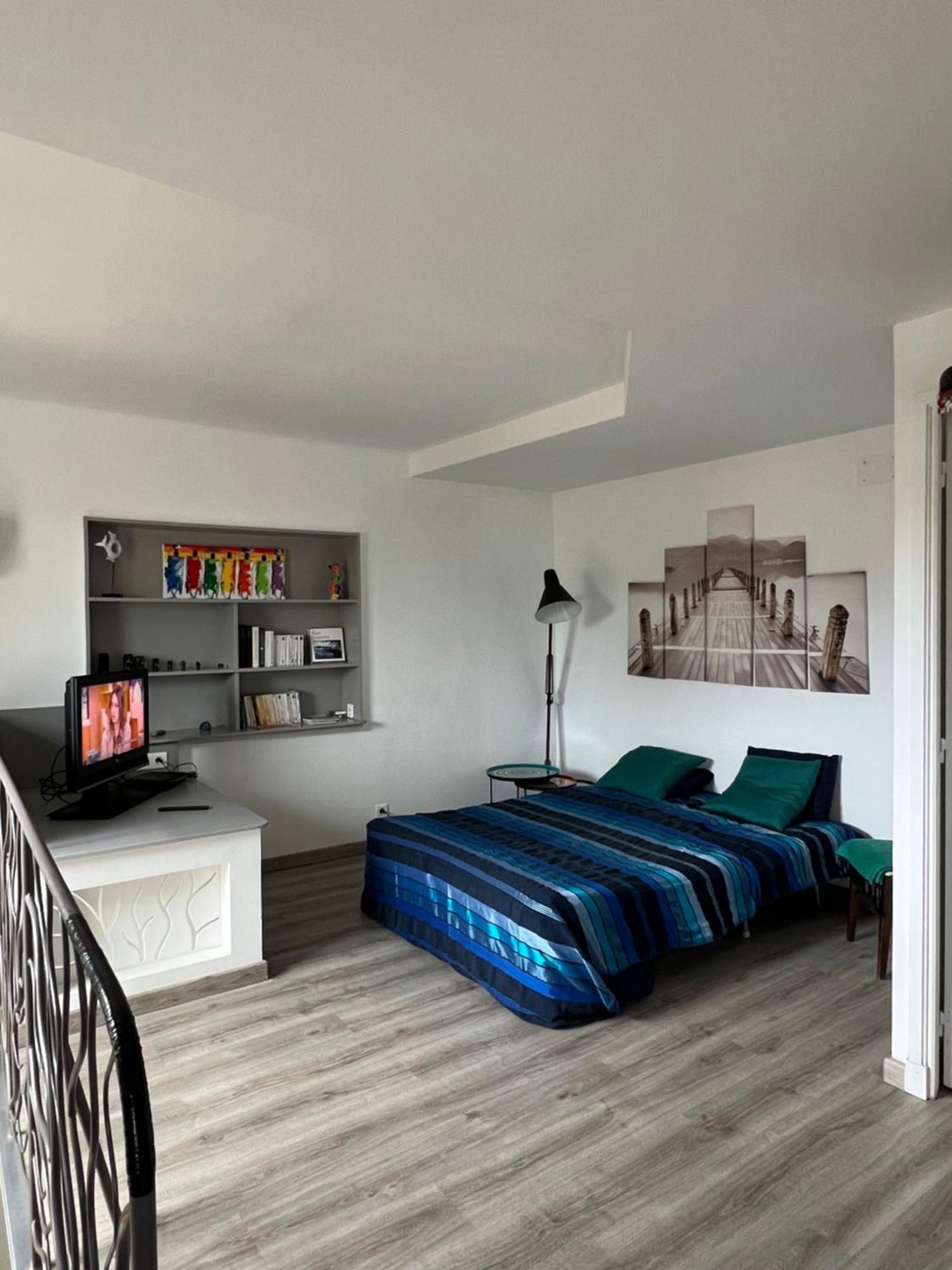 2 Pieces Rez-de-jardin Dans Maison Avec Piscine Apartment
